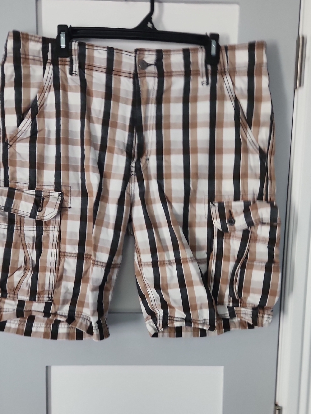 Levi's Men's Plaid Cargo Shorts in Brown and Black, size 38
